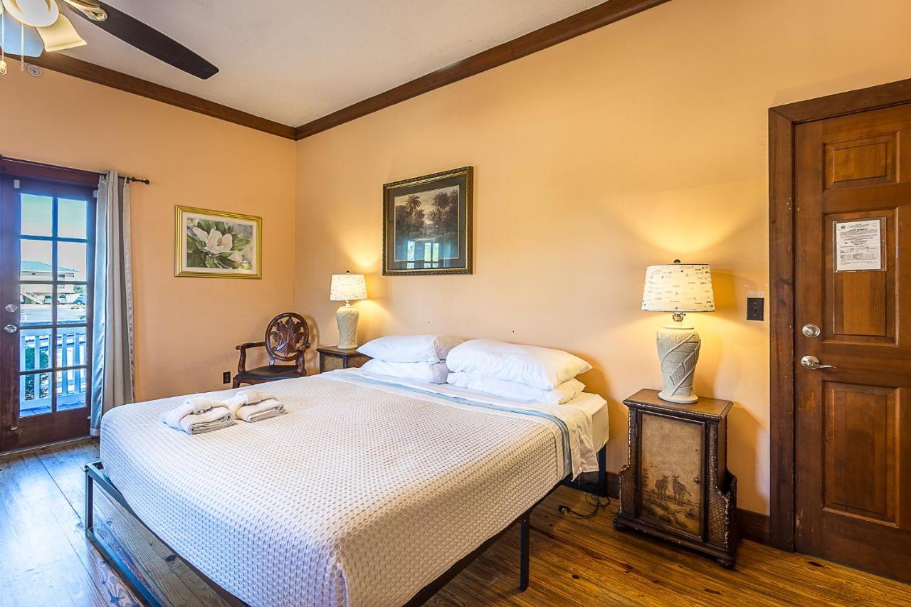 St George Inn St. George Island Bagian luar foto