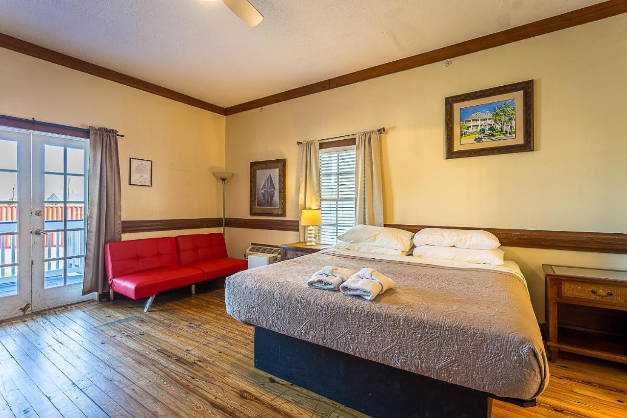 St George Inn St. George Island Bagian luar foto