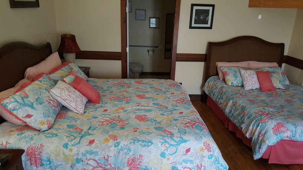 St George Inn St. George Island Bagian luar foto